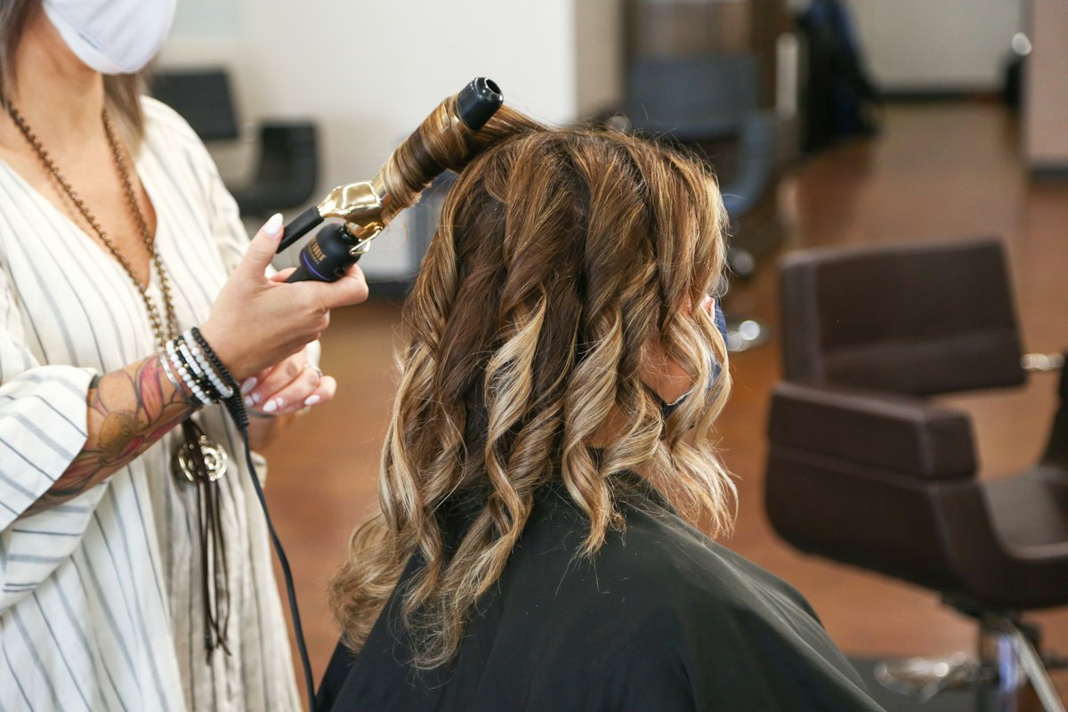 Curled balayage